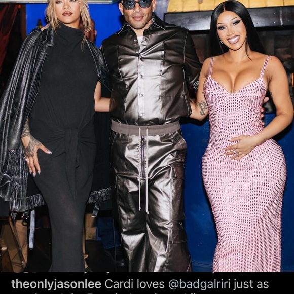 AREA PINK CRYSTAL EMBELLISHED GOWN DRESS - Picture 10 of 10